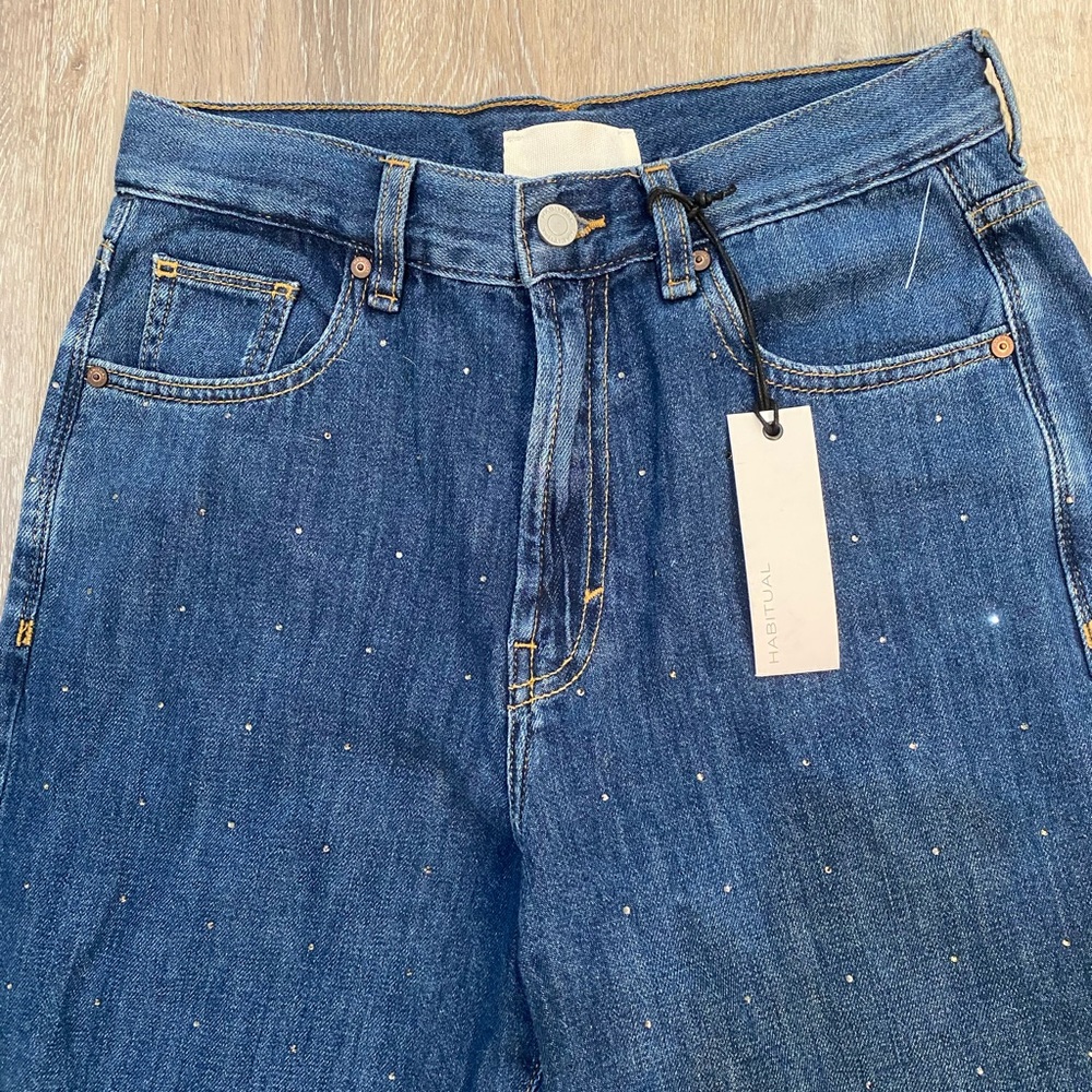NWT! Habitual Nelle Relaxed Straight Leg Jeans With Rhinestones - Size 2 (26)